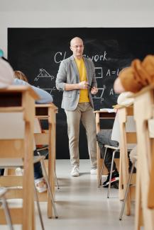 Teacher talks with students